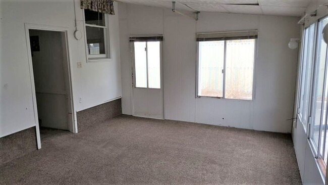 Building Photo - Deposit Moves You In!  3 Bed 1 Bath Home F...