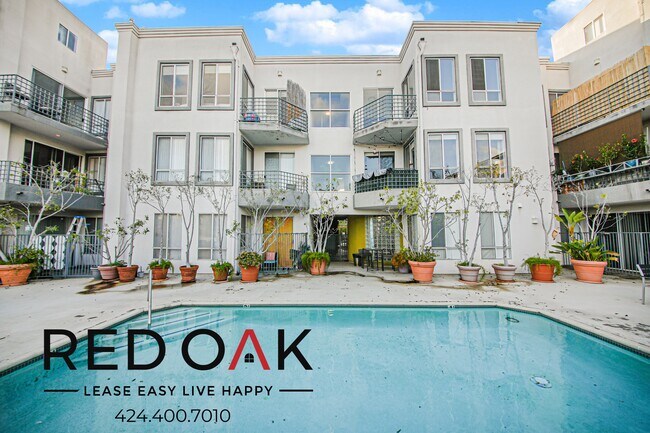 Building Photo - 884 Palm Ave