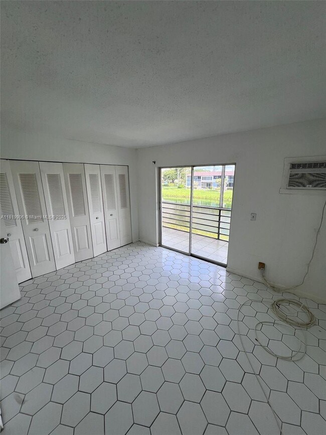Building Photo - 89 Berkshire D