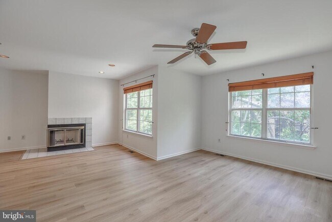 Building Photo - 20 Andover Cir