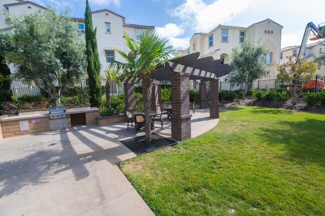 Building Photo - Amazing 3 Bedroom Condo available now! Totally loaded unit, schedule a tour today!
