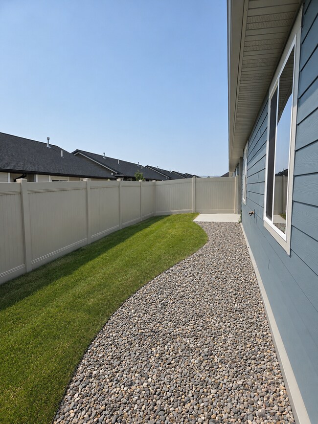 Building Photo - 6306-6308 Decker Lane