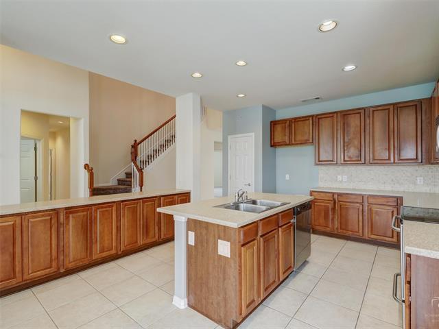 Building Photo - 1041 Crystal Lake Dr