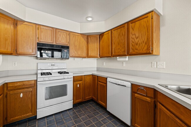 Building Photo - 5415 N Noble Fir Ave