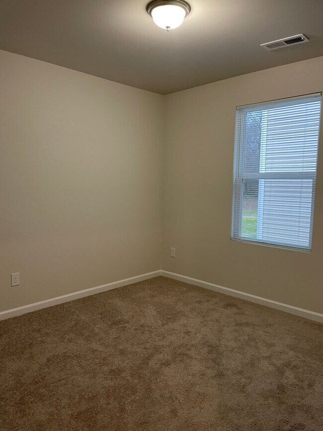 Building Photo - 4BR Ranch in Salisbury