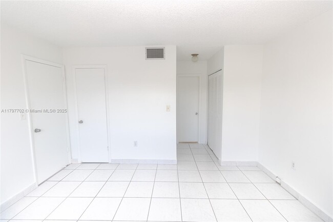 Building Photo - 3948 NE 169th St