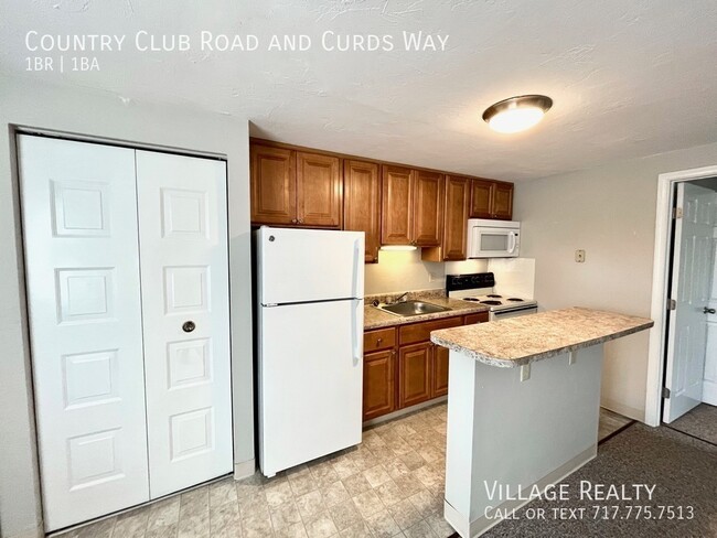 Building Photo - 681 Country Club Rd