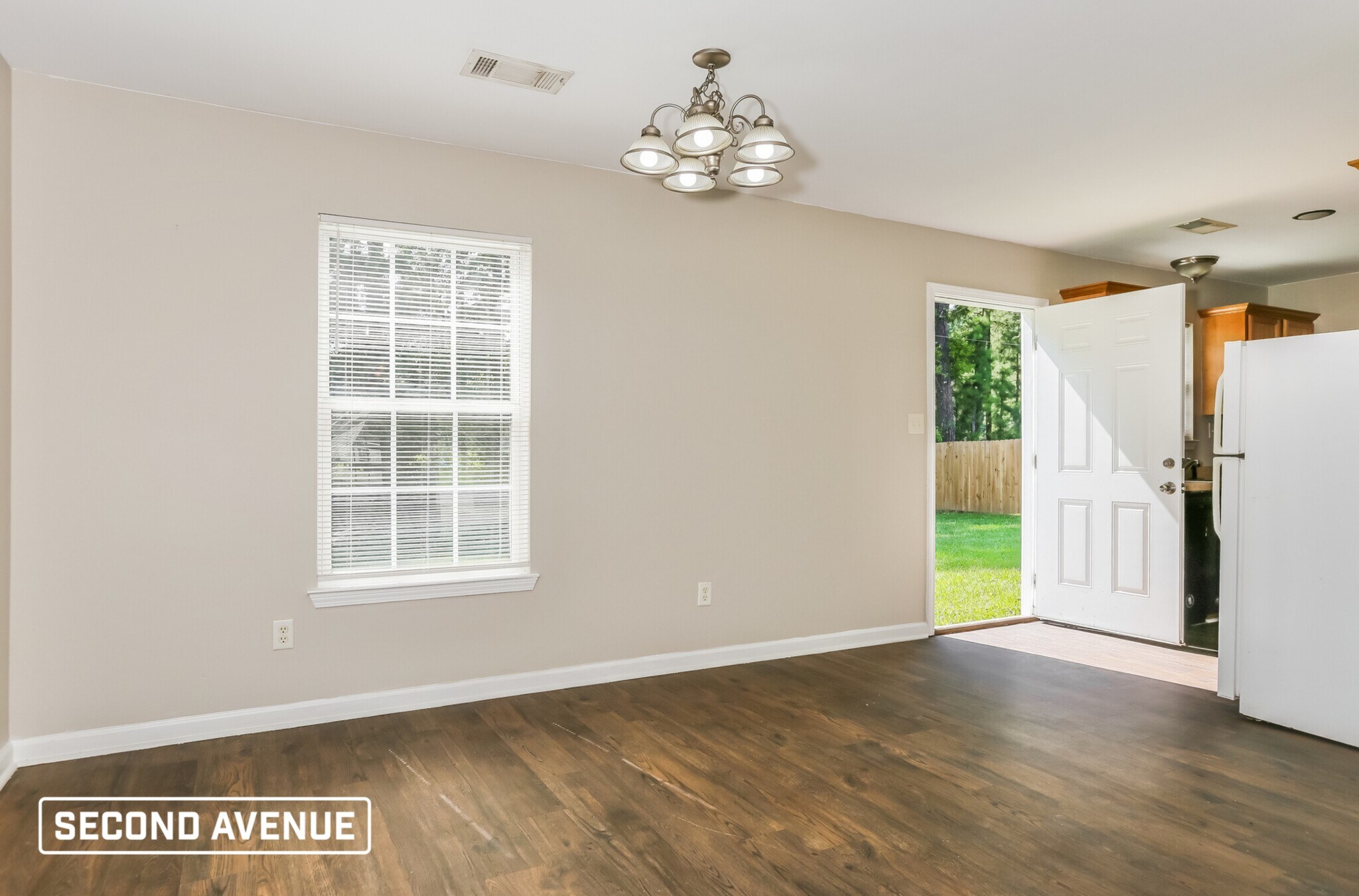 Building Photo - 209 Glenn Oak Dr