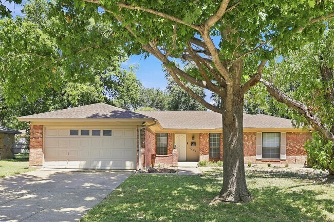 Building Photo - 3204 Denbury Dr