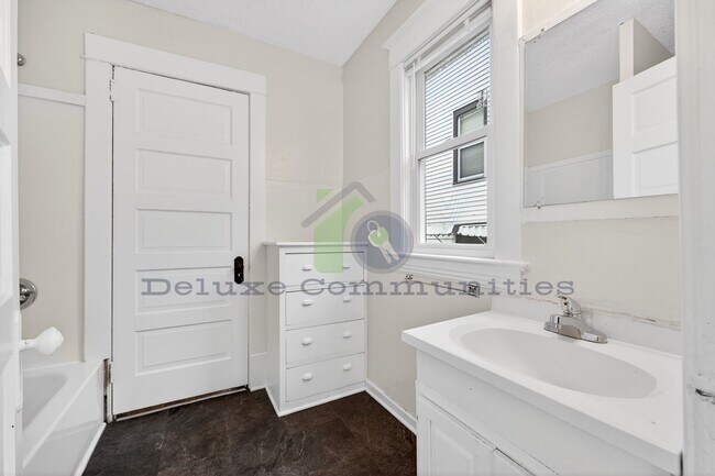 Building Photo - REMODELED 2 BEDROOM!! Move in Ready- Close to Cherry Hill