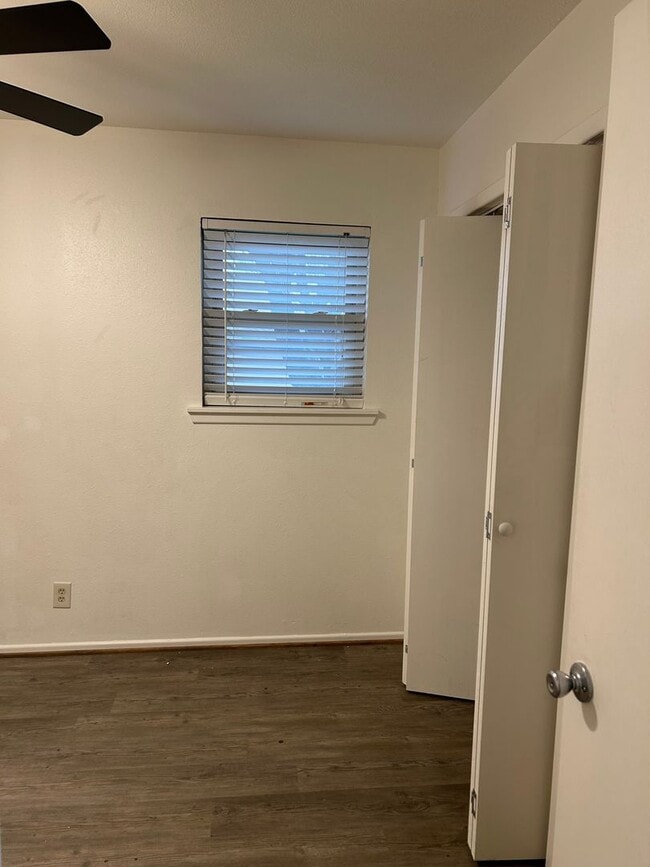 Building Photo - 1025 W Terry St