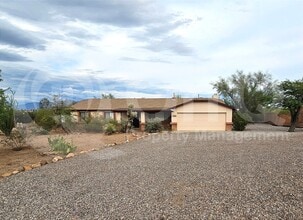 Building Photo - 4832 N Avenida Largo