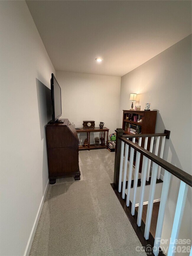 Building Photo - 163 Beacon Dr