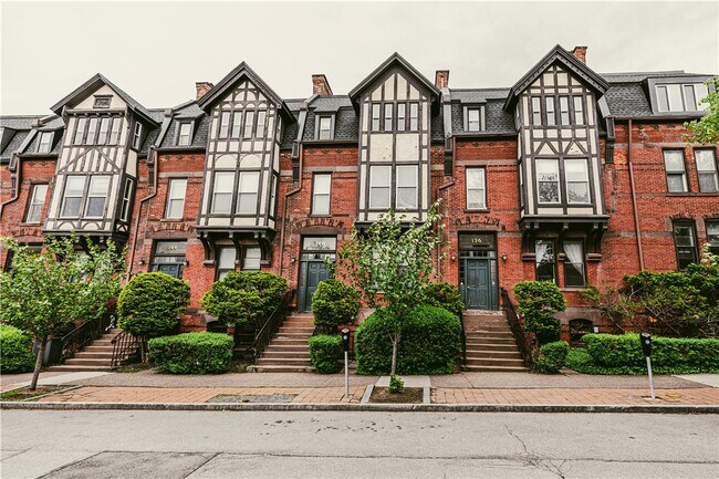 Building Photo - 136 Gibbs St