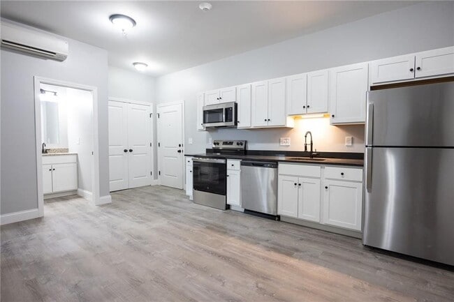 Building Photo - 6899 Post Rd