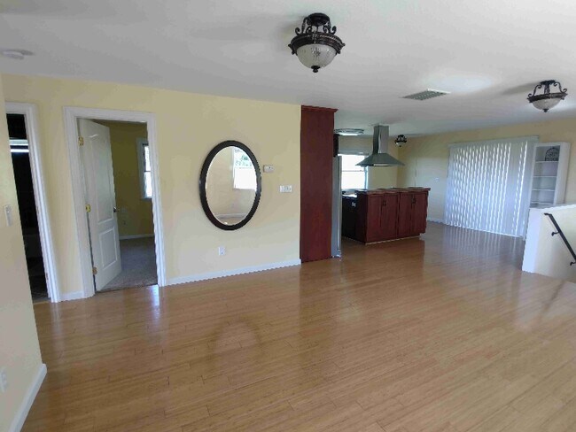 Building Photo - 10379 Dewell Rd Ext