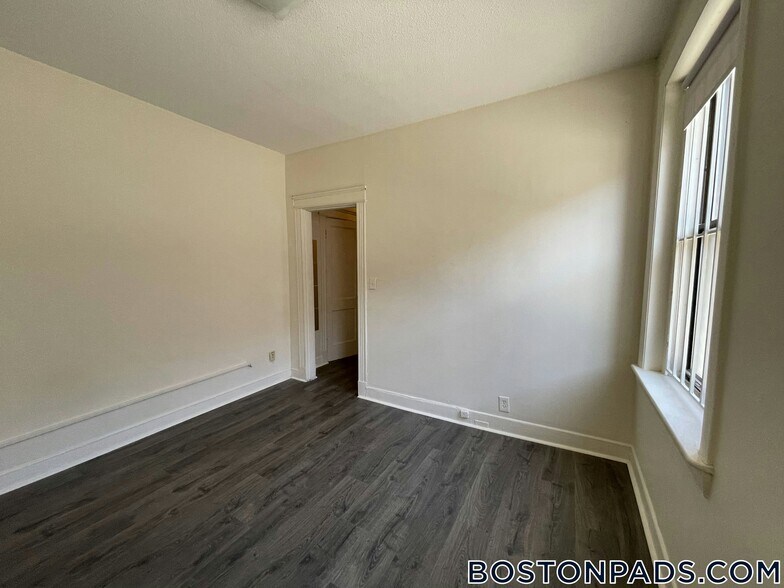 Building Photo - 1148 Commonwealth Ave