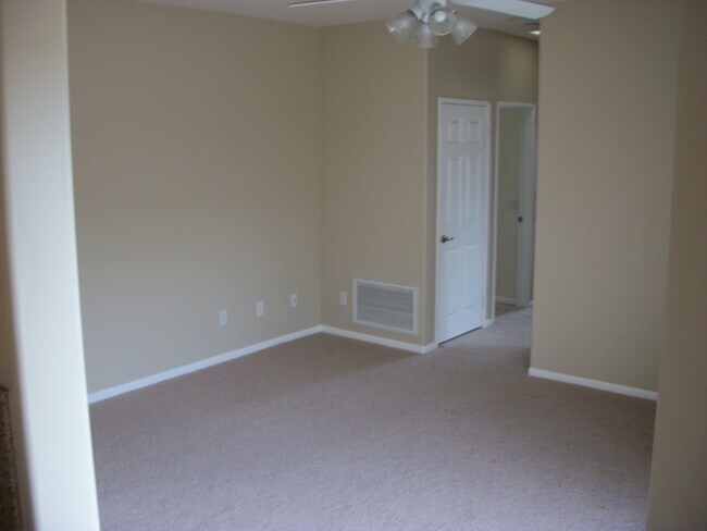 Building Photo - 1939 Felspar St