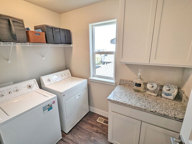 Building Photo - Large Home in Bradly Ranch