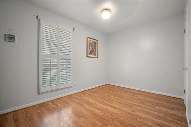 Building Photo - 2511 Club House Rd