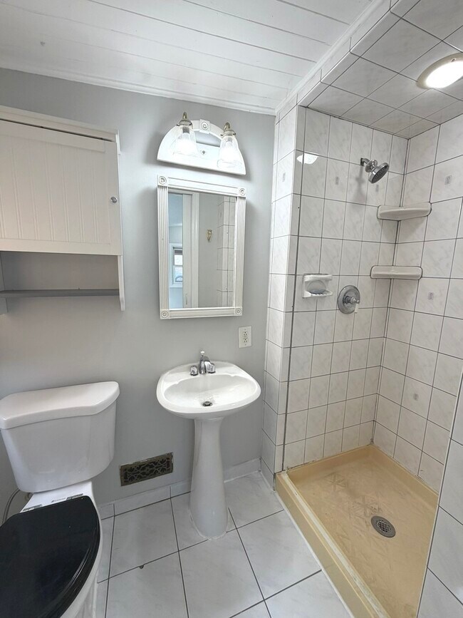 Building Photo - 2209 Douglas Ave