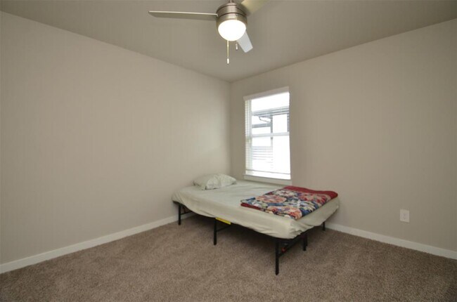 Building Photo - 28615 Halle Ray Dr