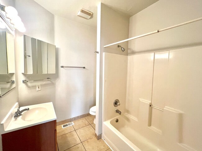 Building Photo - Reed Neighborhood Beautifully Renovated 3-...
