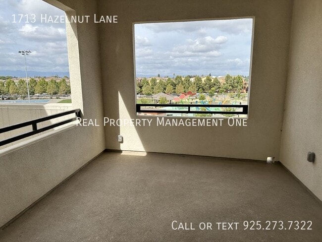 Building Photo - 1713 Hazelnut Ln