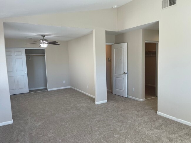Building Photo - 2733 Sunflower Cir