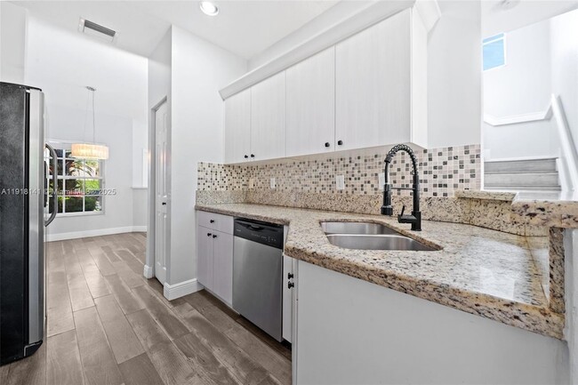 Building Photo - 874 NW 170th Terrace