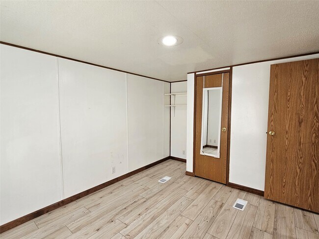 Building Photo - 16974 Balmoral St