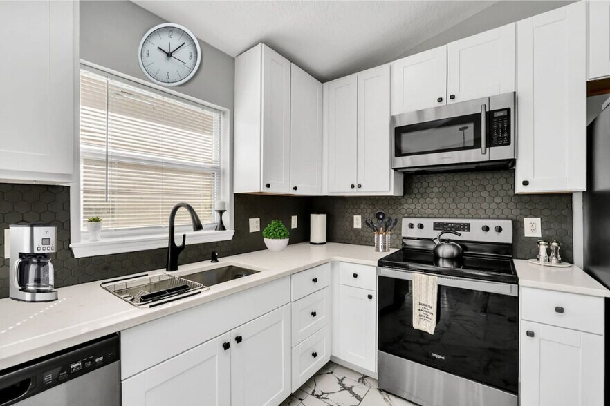 Building Photo - 242 Blue Jay Way