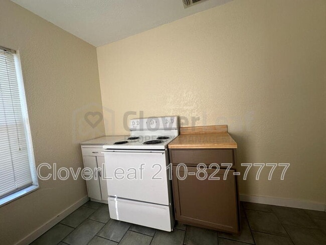 Building Photo - 817 W Mulberry Ave