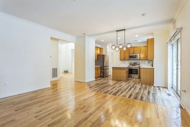 Building Photo - 21355 Lookout Dr