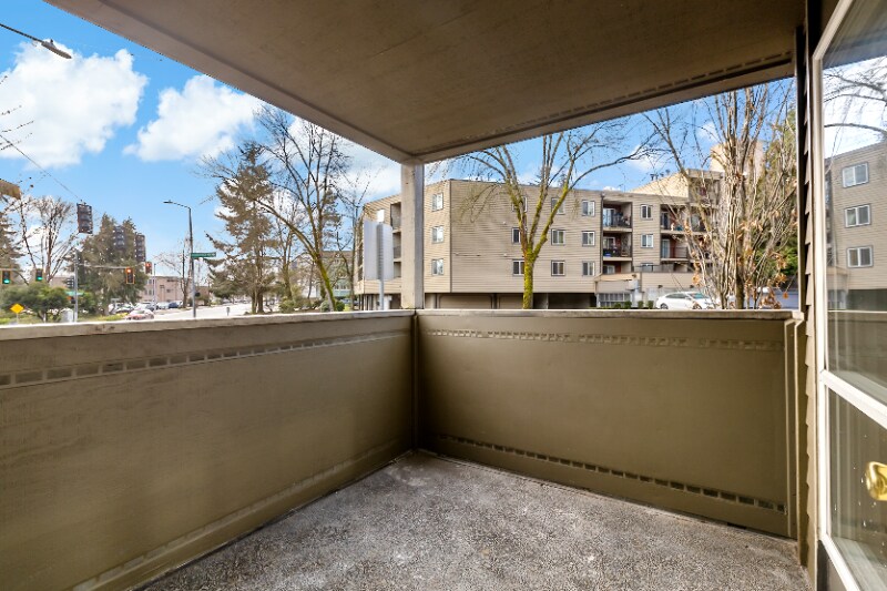 Building Photo - 12520 Roosevelt Way NE