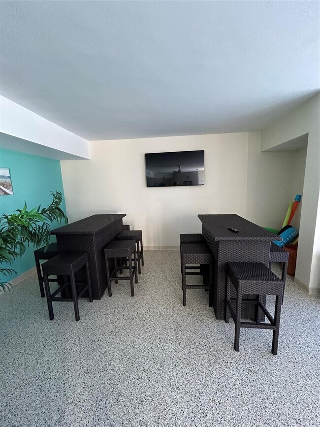 Building Photo - 1200 Hibiscus Ave