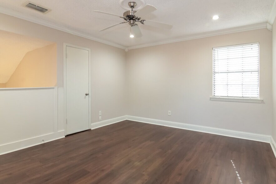 Building Photo - 1141 Paintbrush St