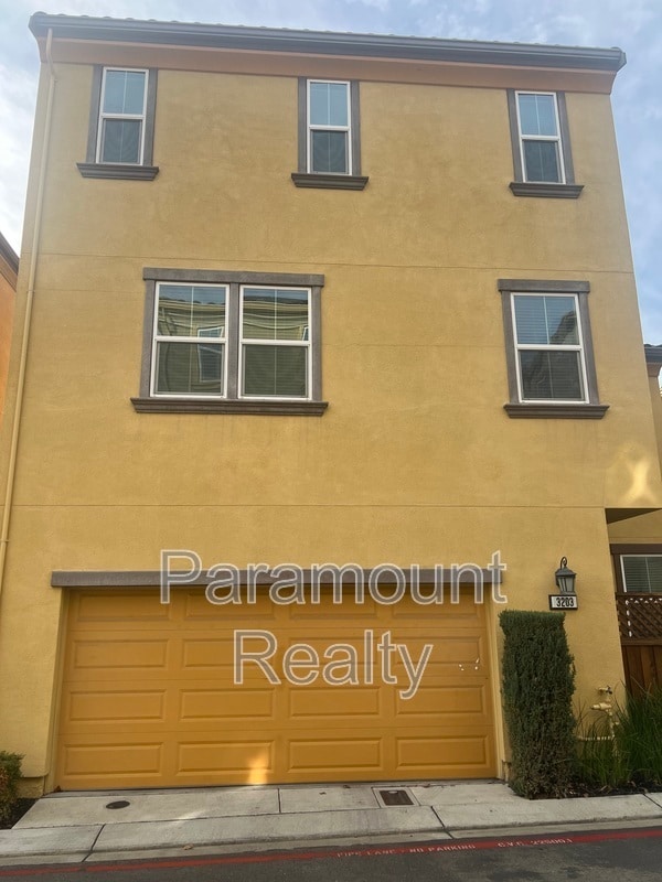 Building Photo - 3203 Vittoria Loop