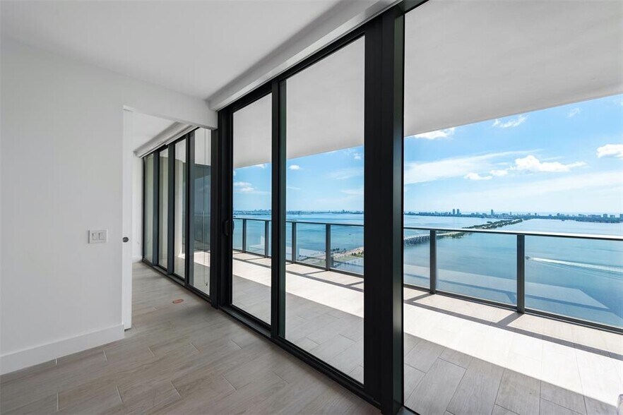 Building Photo - 3131 NE 7th Ave