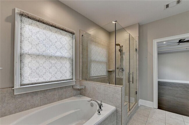 Building Photo - 11653 Parkside Ave