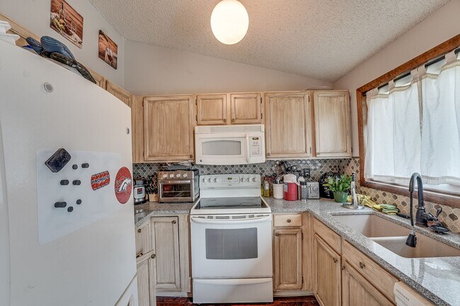 Building Photo - 3 bed, 2 bath Tri-Level in Brown Farm Subdivision