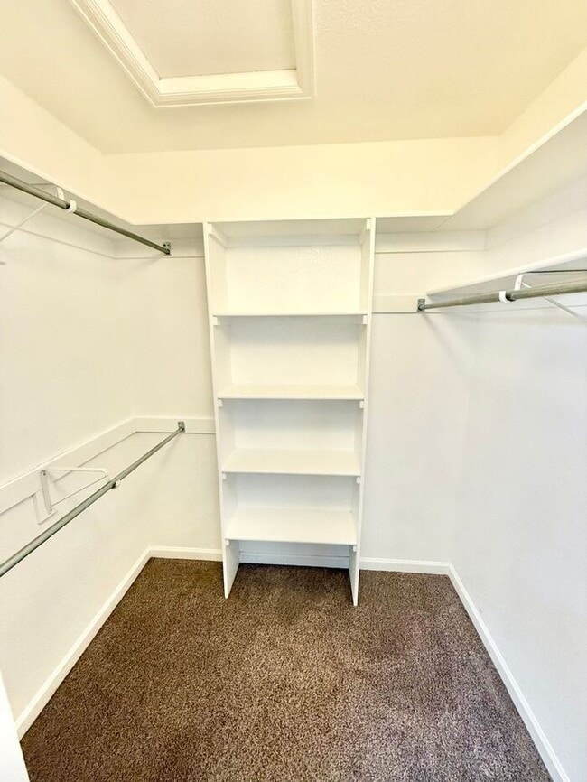 Building Photo - 3 Bedroom 2.5 Bath Townhome with 1 car gar...