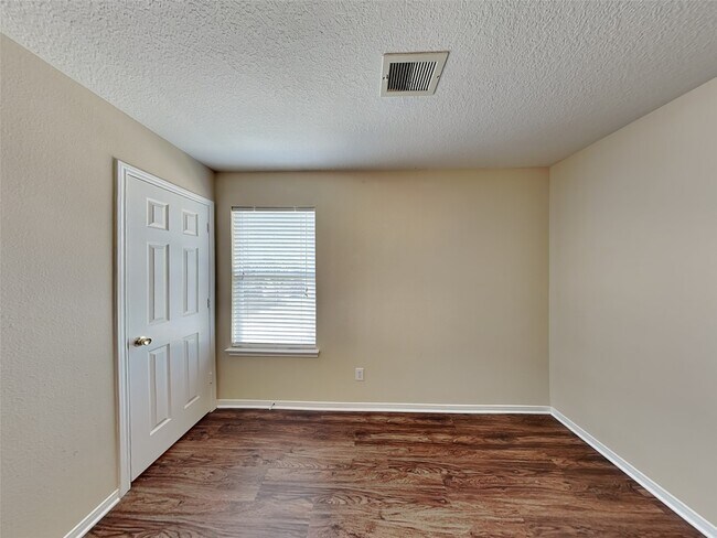 Building Photo - 2902 Auburn Falls Ln