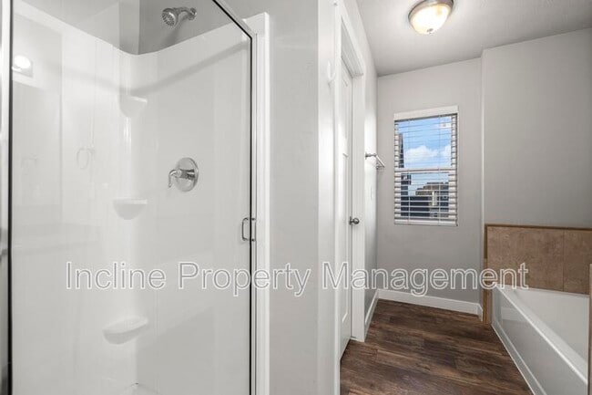 Building Photo - 5638 Island Ridge Dr