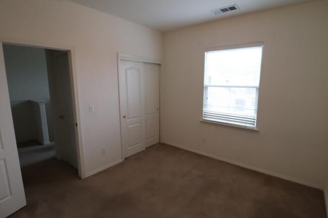 Building Photo - 70 W Brittany Ln