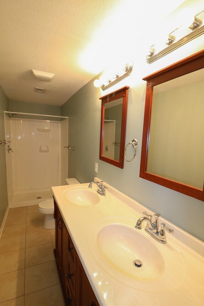 Building Photo - 826 Vattier Street