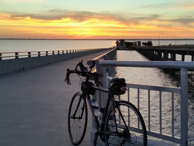 Building Photo - 106 1st St E