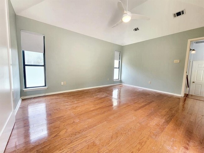 Building Photo - Beautiful and Spacious 4 BR / 3 BA Home fo...