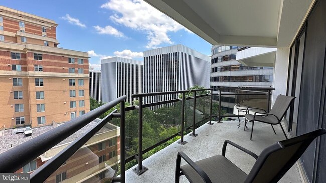 Building Photo - 1530 Key Blvd