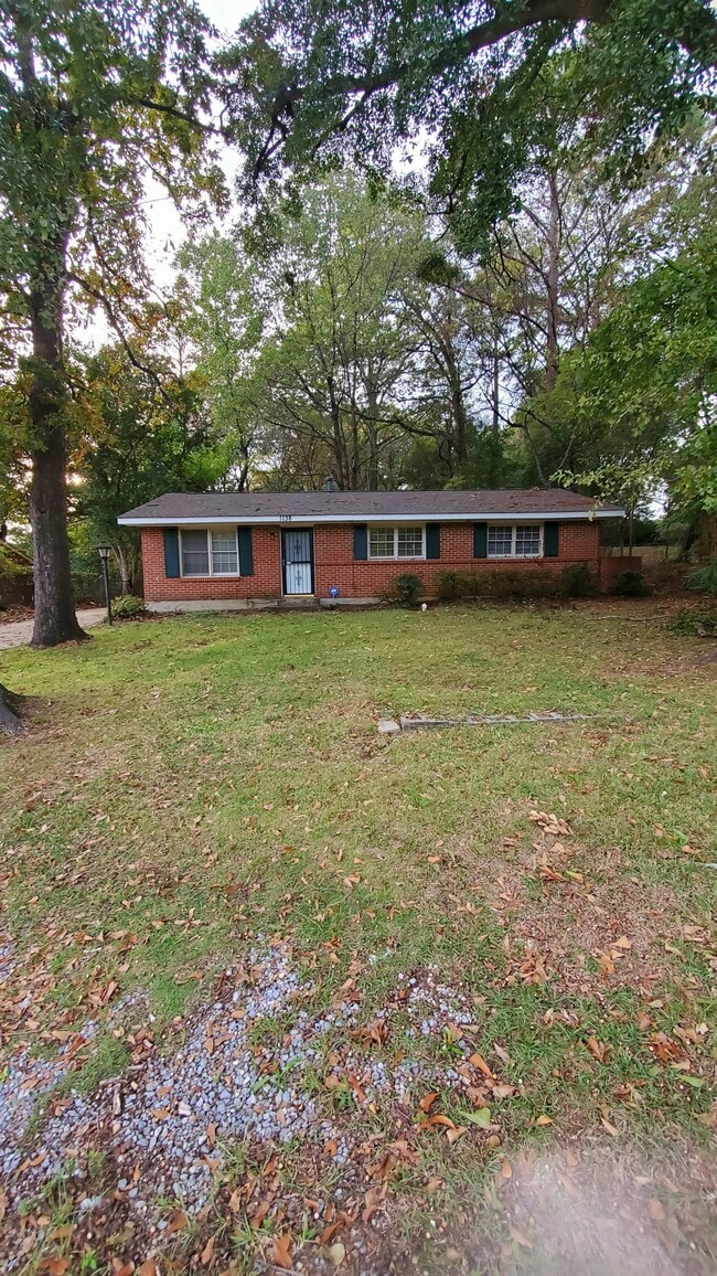 Building Photo - 1138 Perry Hill Rd